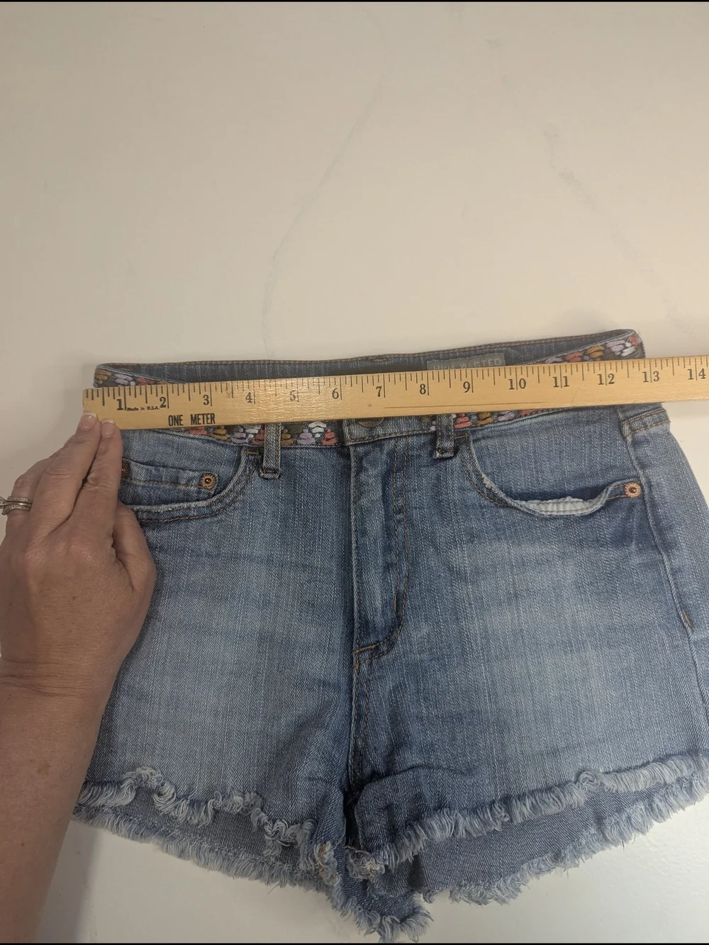Aeropostale Women High Waisted Shorty Denim Shorts Embroidered Waist Size 2